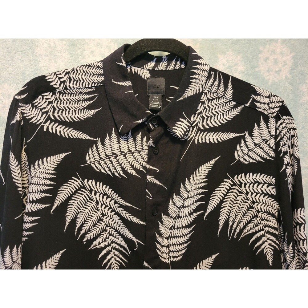 H&M Men’s Button Down Shirt Sz M Black & White Fern Print Retro Edgy Boho Floral